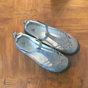 Jambu, size 9.5, grey walking shoes